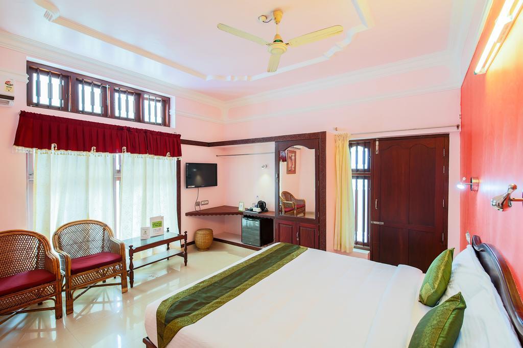Treebo Moonlight Hotel Thiruvananthapuram Buitenkant foto