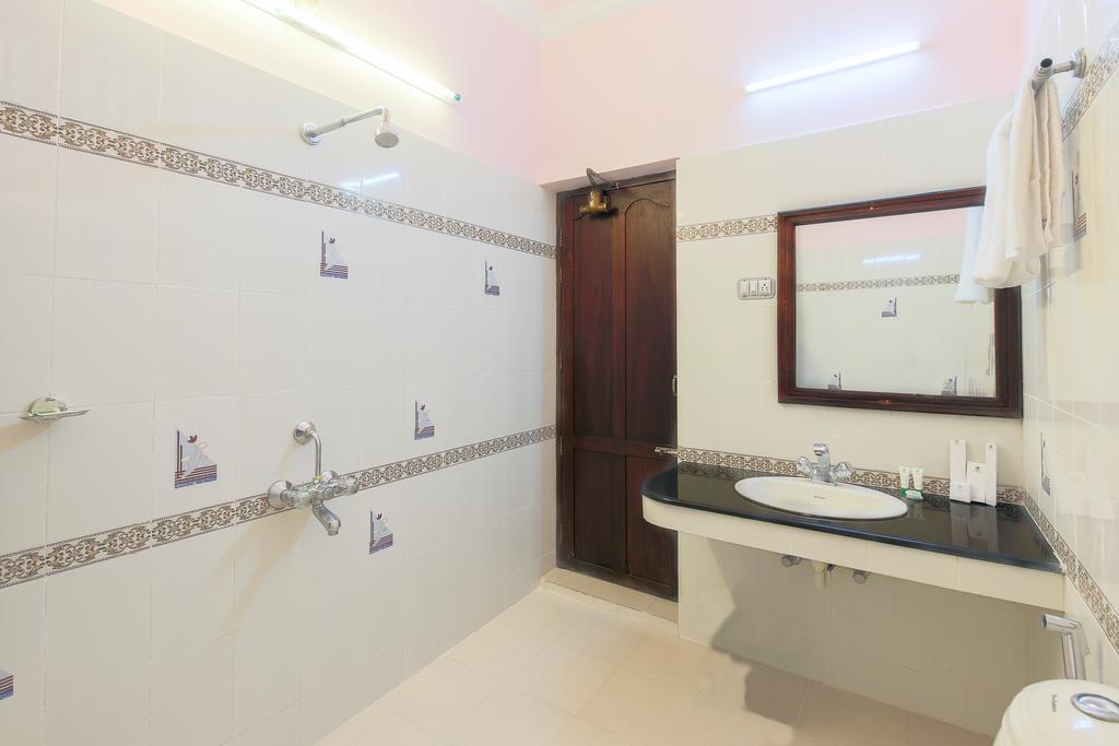 Treebo Moonlight Hotel Thiruvananthapuram Buitenkant foto