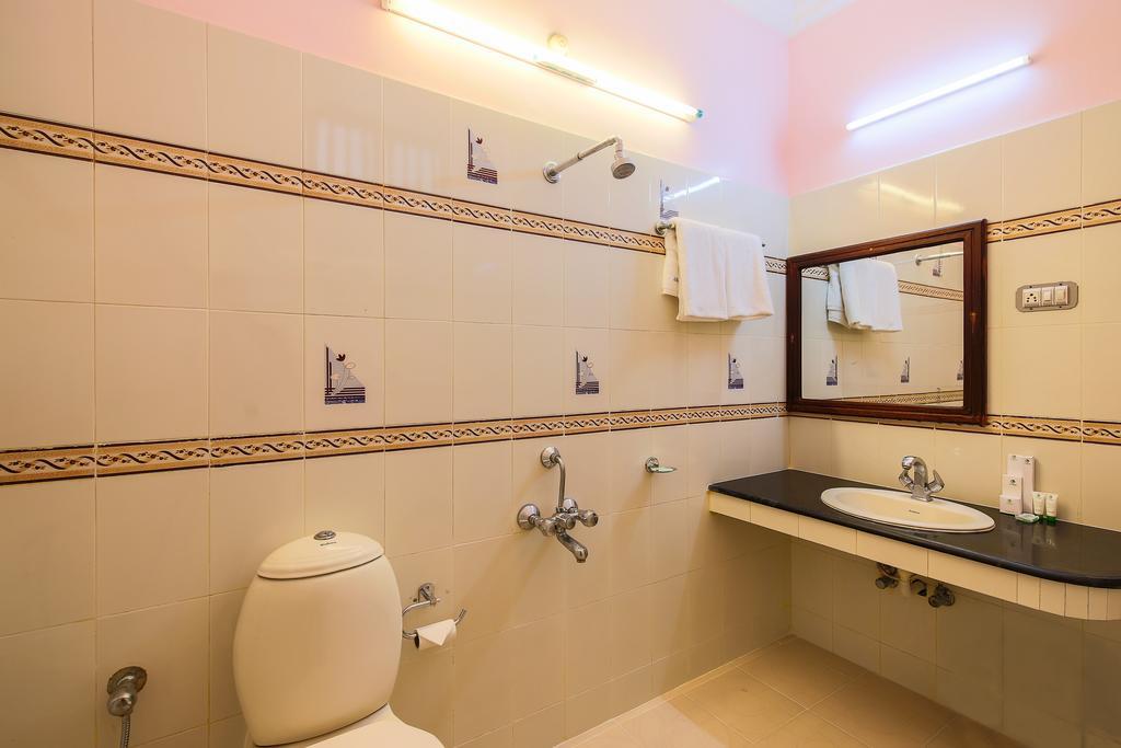 Treebo Moonlight Hotel Thiruvananthapuram Buitenkant foto