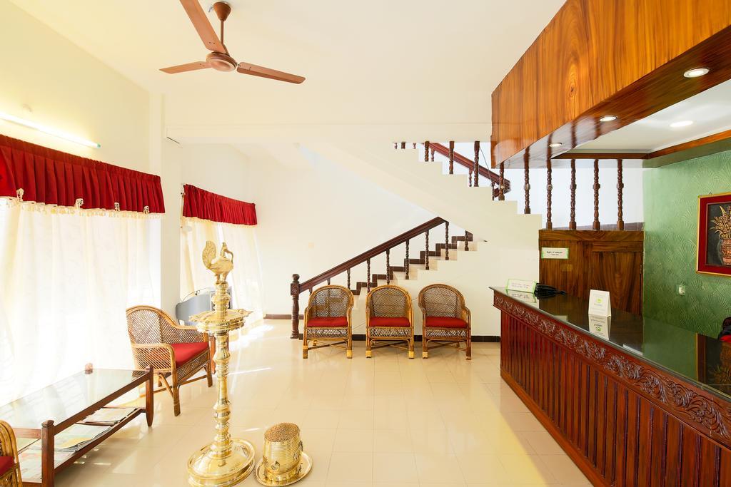 Treebo Moonlight Hotel Thiruvananthapuram Buitenkant foto