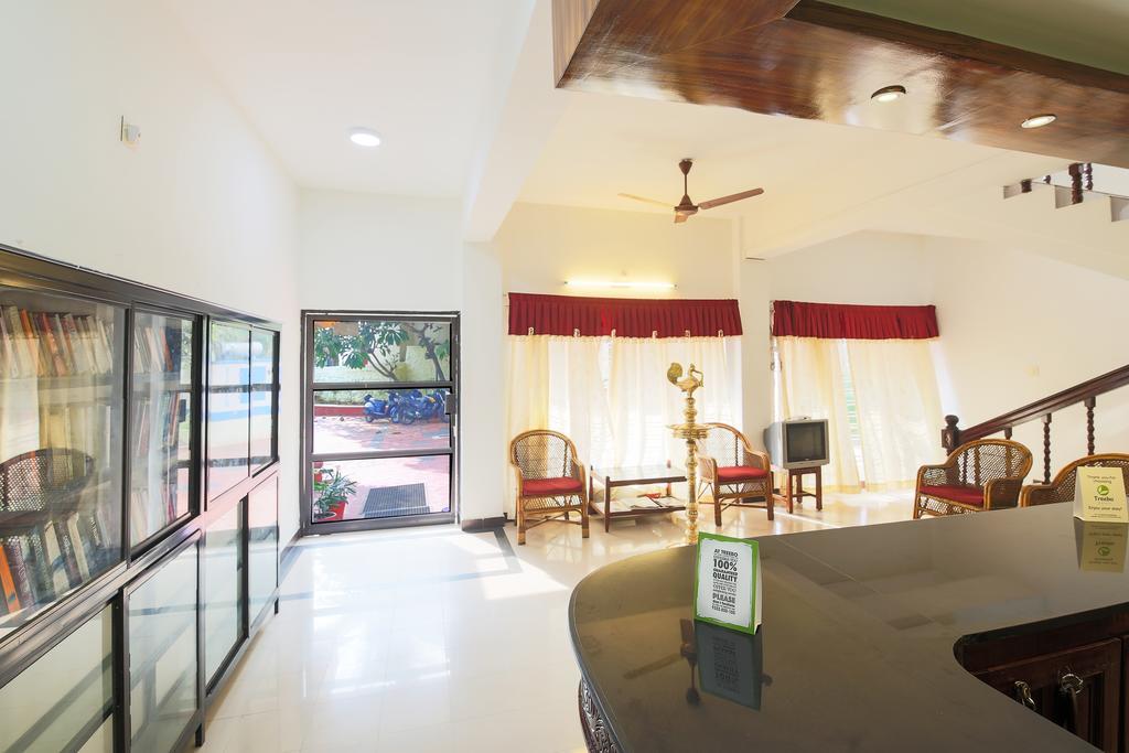 Treebo Moonlight Hotel Thiruvananthapuram Buitenkant foto