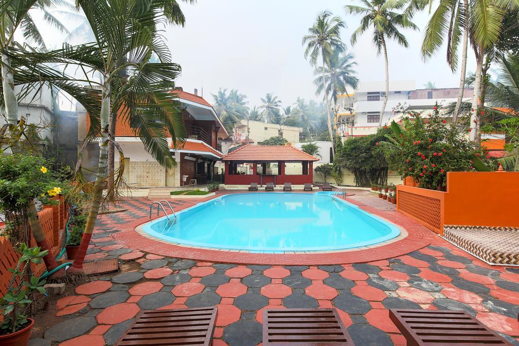 Treebo Moonlight Hotel Thiruvananthapuram Buitenkant foto